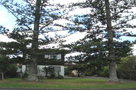 Photo of property in 2/29 Rangitoto Terrace, Milford, Auckland, 0620