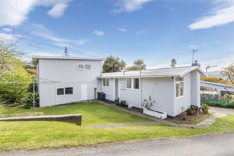 Photo of property in 70 Mana View Road, Paremata, Porirua, 5026