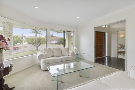 Photo of property in 2 Pat O'connor Place, Manurewa, Auckland, 2105