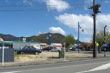 Photo of property in 2 Waikawa Road, Picton, 7220