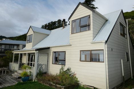 Photo of property in 67 Kotare Street, Waikanae, 5036
