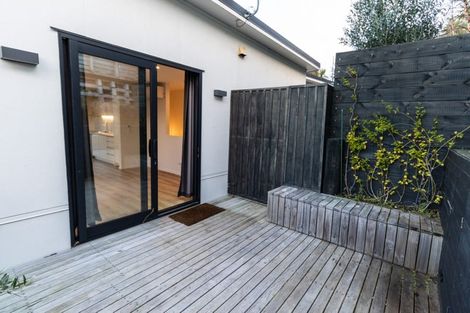 Photo of property in 5b Salmont Place, Kelburn, Wellington, 6012