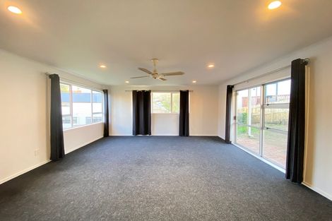 Photo of property in 10 Datura Place, Sunnynook, Auckland, 0620