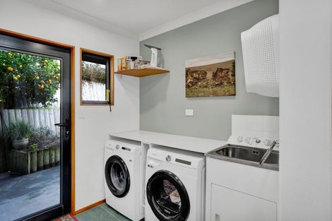 Photo of property in 3 Fairfax Terrace, Frankleigh Park, New Plymouth, 4310