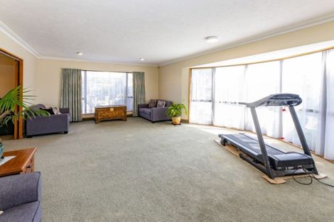 Photo of property in 10 Pyatt Place, Redwood, Christchurch, 8051