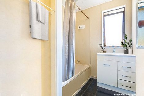 Photo of property in 1/64 Meadowvale Rise, Titirangi, Auckland, 0604