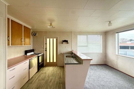 Photo of property in 14 Huatoki Street, Vogeltown, New Plymouth, 4310
