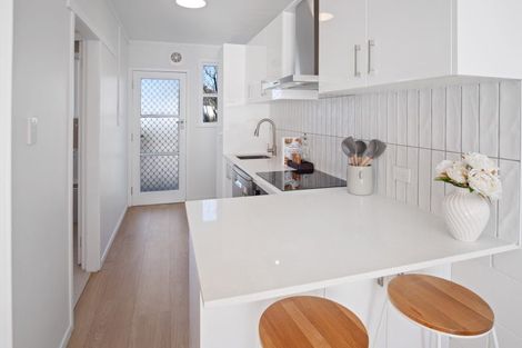 Photo of property in 2/134 Edmonton Road, Te Atatu South, Auckland, 0610