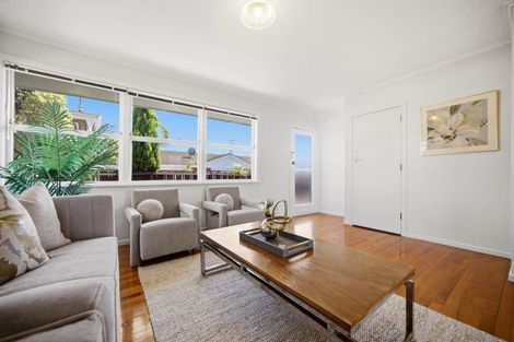 Photo of property in 18 Alma Road, Milford, Auckland, 0620