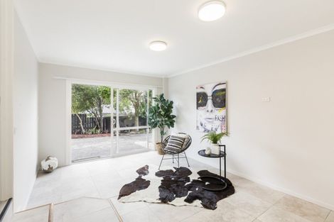 Photo of property in 2/4202a Great North Road, Glendene, Auckland, 0602