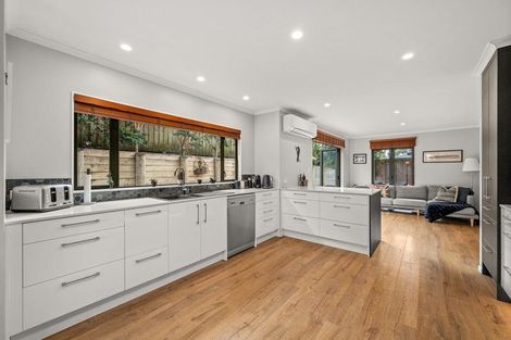 Photo of property in 29 Hogarth Rise, West Harbour, Auckland, 0618