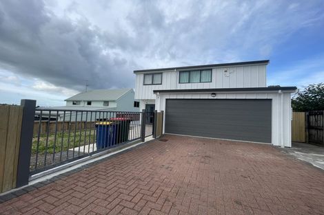 Photo of property in 3/485 Don Buck Road, Massey, Auckland, 0614