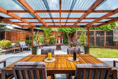 Photo of property in 24 Hedge Row, Sunnyhills, Auckland, 2010