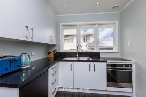 Photo of property in 35 Whirinaki Crescent, Heretaunga, Upper Hutt, 5018