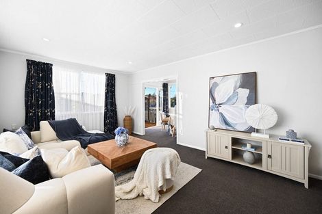 Photo of property in 2 Mabian Crescent, Deanwell, Hamilton, 3206