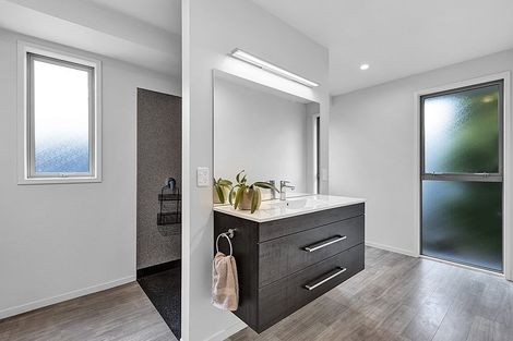 Photo of property in 184b Seaview Road, Westown, New Plymouth, 4310