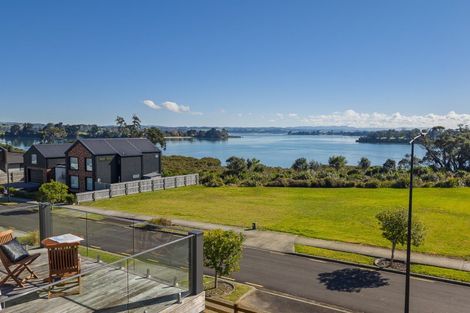 Photo of property in 42 Tahuna Minhinnick Drive, Glenbrook, Waiuku, 2681