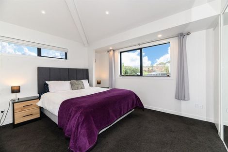 Photo of property in 5 Foyle Place, Glendene, Auckland, 0602