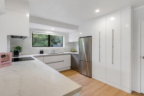 Photo of property in 21 Lastel Place, Shelly Park, Auckland, 2014