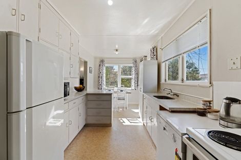 Photo of property in 6 Wairau Place, Kelvin Grove, Palmerston North, 4414