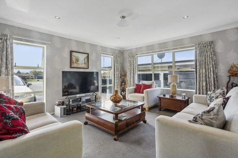 Photo of property in 12 Ruru Place, Levin, 5510