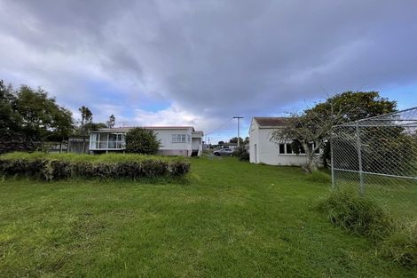 Photo of property in 96 Beach Haven Road, Beach Haven, Auckland, 0626