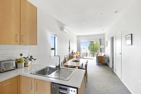 Photo of property in 15 Whakarato Way, Takanini, 2112