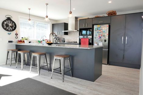 Photo of property in 5 Mahia Lane, Waikanae, 5036