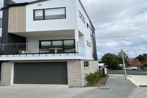Photo of property in 3/241 Don Buck Road, Massey, Auckland, 0614