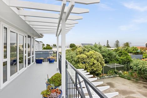 Photo of property in 17 Meeanee Quay, Westshore, Napier, 4110