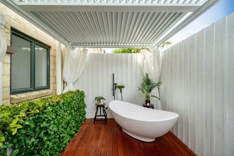 Photo of property in 4/52 Taharoto Road, Takapuna, Auckland, 0622