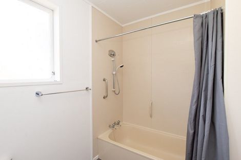 Photo of property in 36 Pipiroa Road, Ngatea, 3503