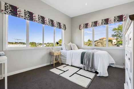 Photo of property in 3a Walton Street, Red Beach, 0932