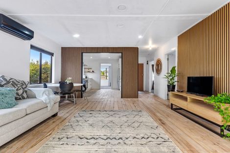 Photo of property in 4 Rere Place, Parakai, 0830