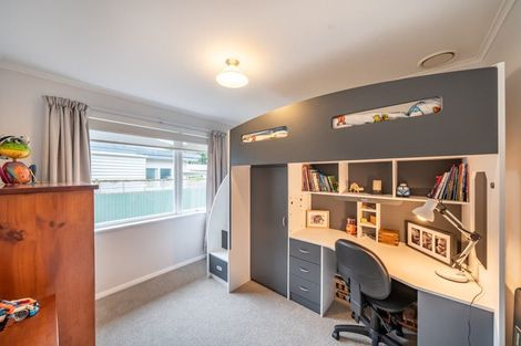 Photo of property in 8a Willow Grove, Ebdentown, Upper Hutt, 5018