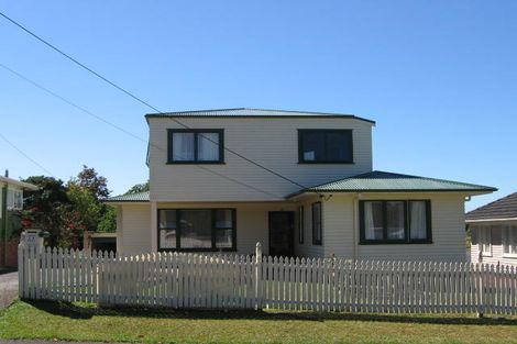 Photo of property in 14 Cron Avenue, Te Atatu South, Auckland, 0610