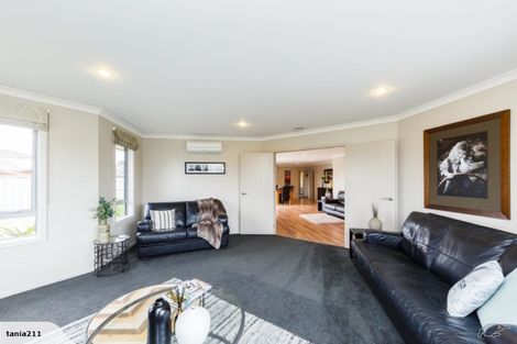 Photo of property in 10 Chestnut Close, Kelvin Grove, Palmerston North, 4414