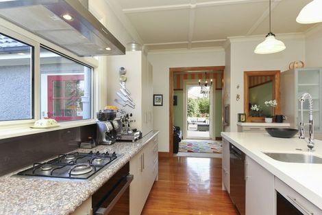 Photo of property in 32 Barrett Street, Westown, New Plymouth, 4310