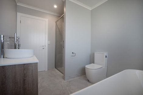 Photo of property in 44 Atlantic Drive, Fitzherbert, Palmerston North, 4410