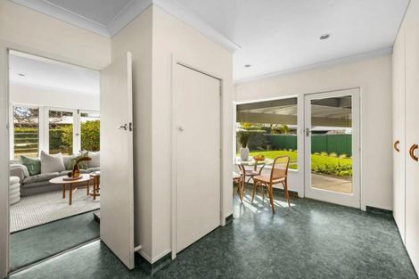 Photo of property in 16 Howard Road, Taradale, Napier, 4112