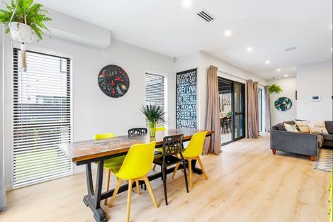 Photo of property in 1 Crompton Place, Orewa, 0931