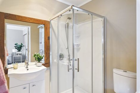 Photo of property in 37 Kapanui Road, Waikanae, 5036