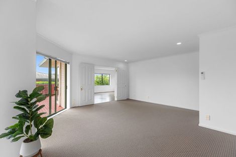Photo of property in 5 Burnt Oak Drive, Pyes Pa, Tauranga, 3112