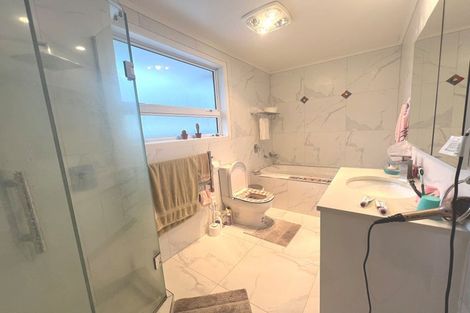 Photo of property in 12 Kereru Street, Henderson, Auckland, 0612