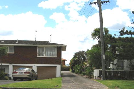 Photo of property in 2/31 Rangitoto Terrace, Milford, Auckland, 0620