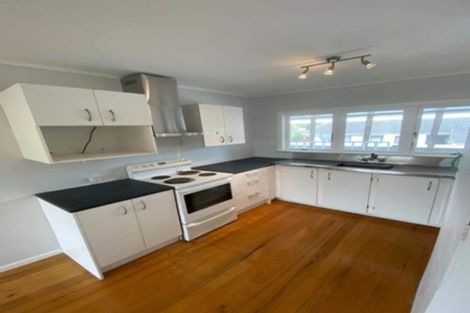 Photo of property in 77 Farquhar Road, Glendene, Auckland, 0602