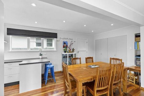 Photo of property in 302 Stokes Valley Road, Stokes Valley, Lower Hutt, 5019