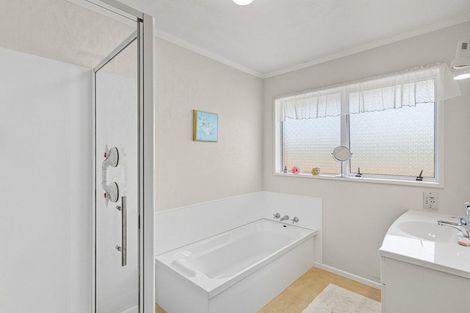 Photo of property in 22 Andrew Street, Waikanae, 5036