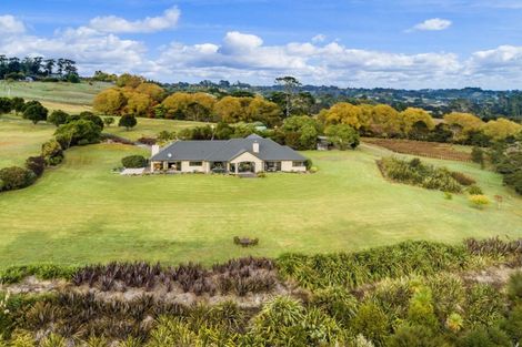 Photo of property in 107b Warman Road, Okura, Auckland, 0792