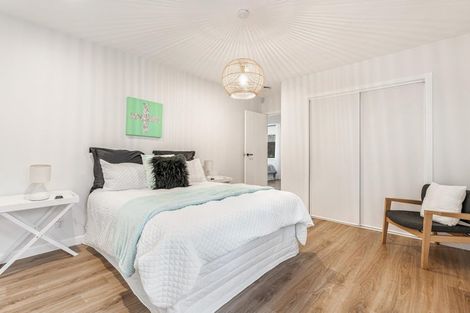 Photo of property in 243a Glengarry Road, Glen Eden, Auckland, 0602